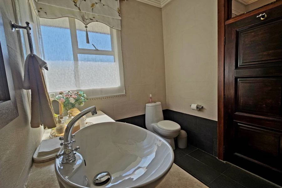 4 Bedroom Property for Sale in Heuwelsig Free State